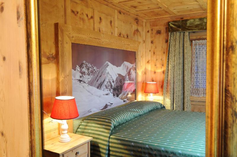Superior Quadruple Room image 3