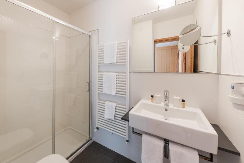 Small Double Room image 4
