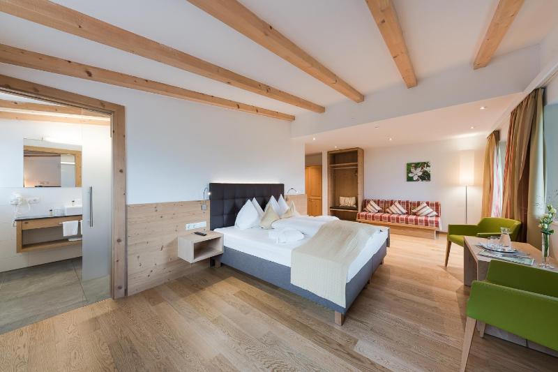 Large Double Room image 1