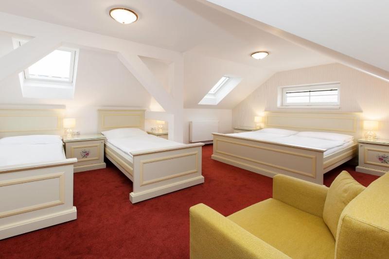 Quadruple Room image 3