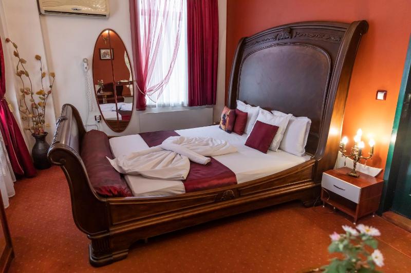Deluxe Double Room with Castle View image 3
