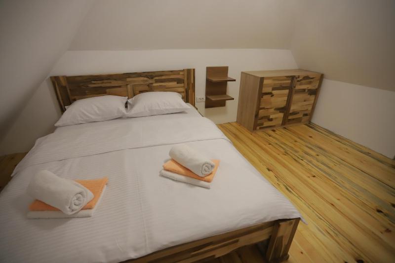 One-Bedroom Apartment image 3