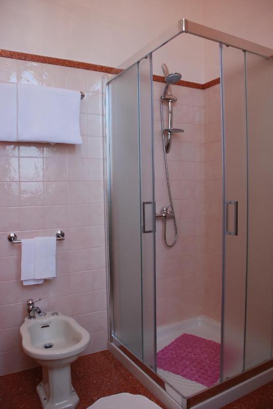 Double Room image 4