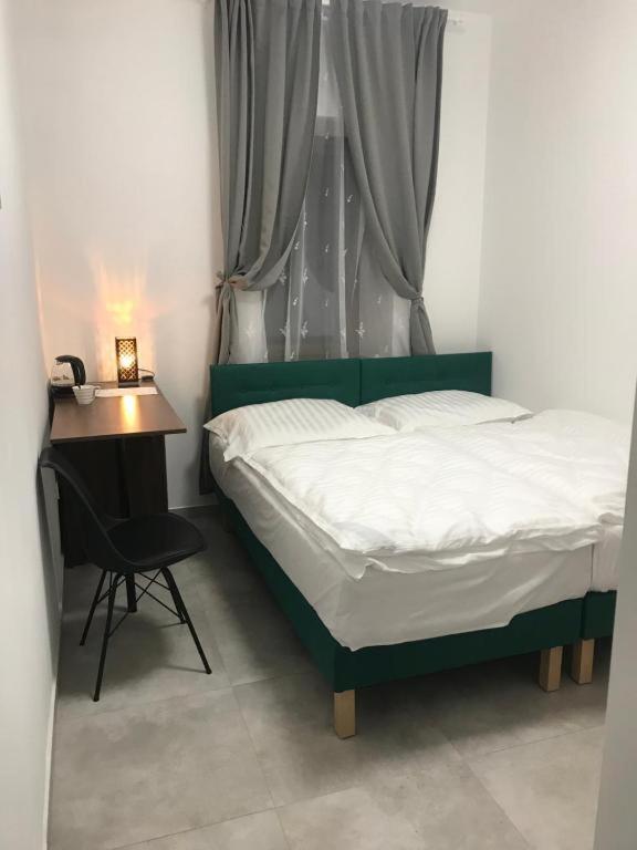 Economy Double Room image 2