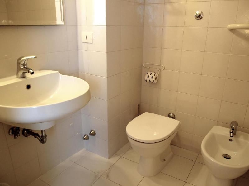 Double or Twin Room with City View image 3