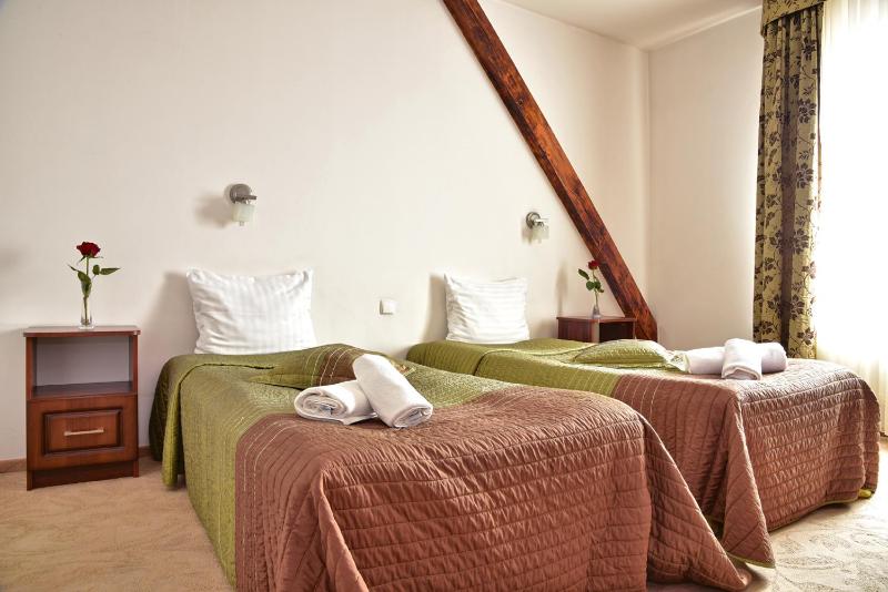 Twin Room image 2