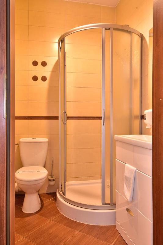 Twin Room image 3