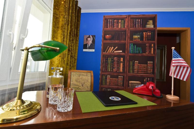 Deluxe Double or Twin Room image 4