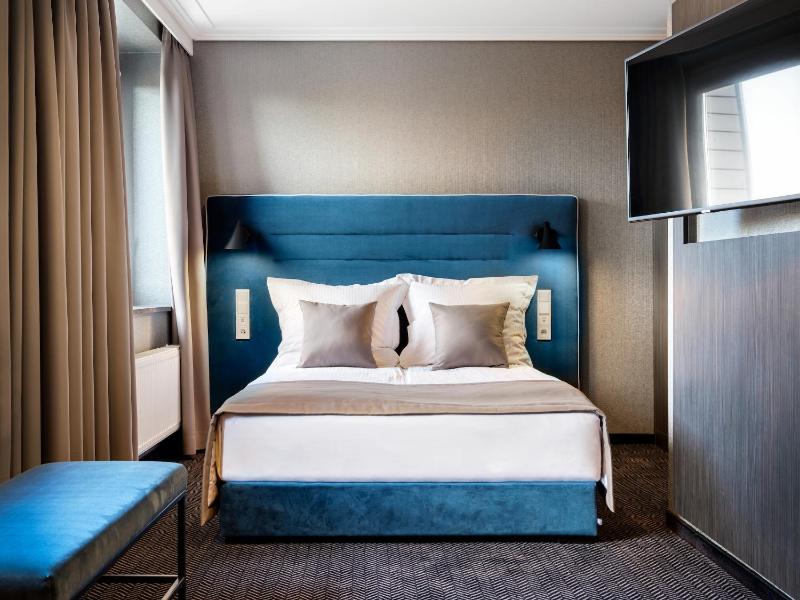 Deluxe Room image 2
