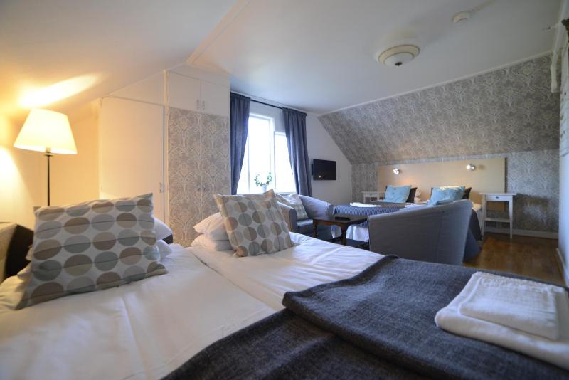 Standard Quadruple Room image 3