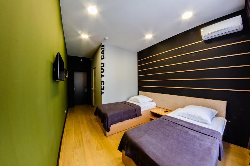 Twin Room with Private Bathroom image 3