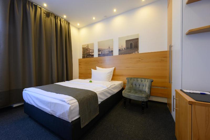 Large Single Room image 1