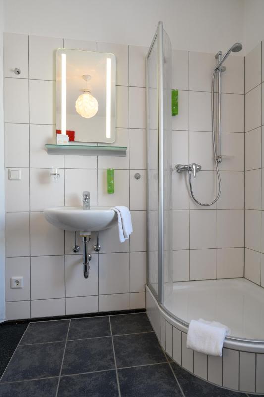 Single Room with Private External Toilet image 2