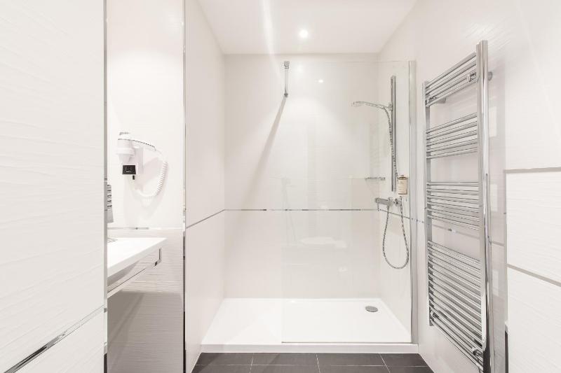 Superior Queen Room image 2