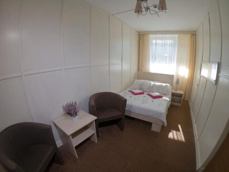 Classic Queen Room image 4