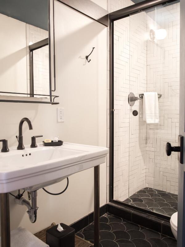 The Old No. 77 Hotel - image 11