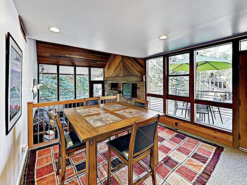Three-Bedroom Townhouse image 2