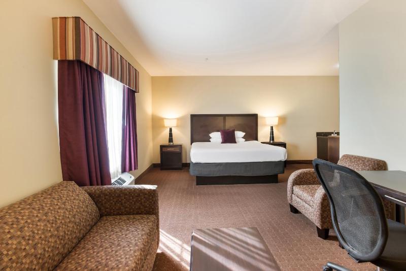 Standard King Room image 3