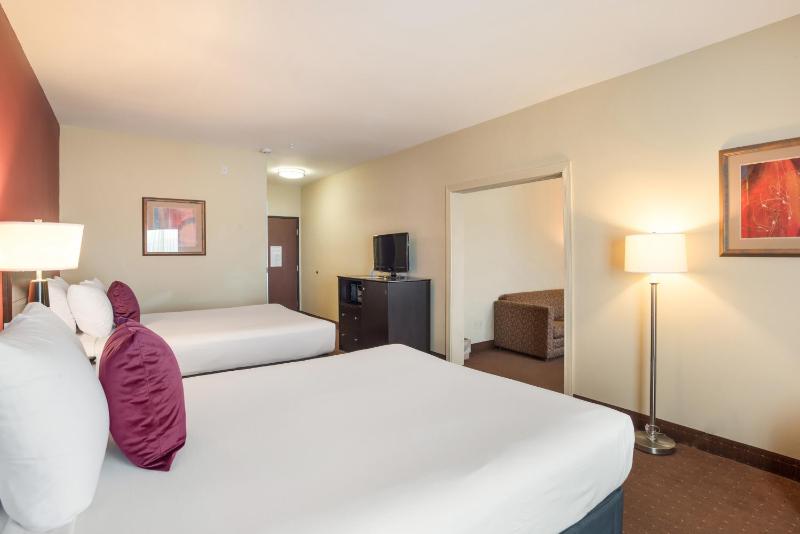 Queen Room with Two Queen Beds - Smoking image 3
