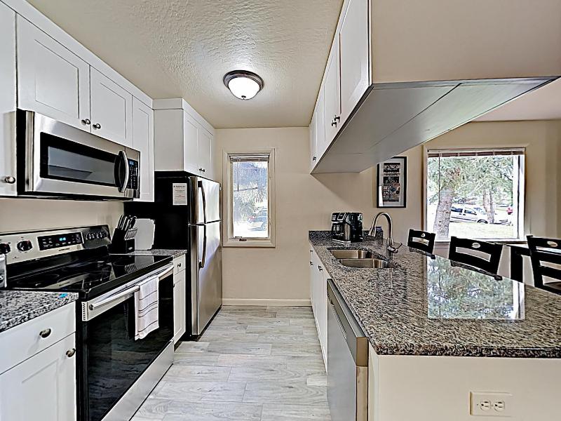 One-Bedroom Apartment image 2