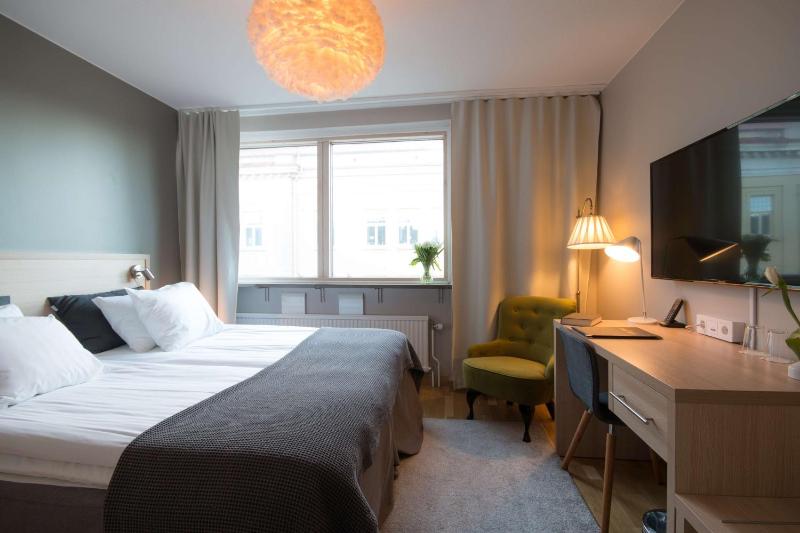 Standard Twin Room image 4