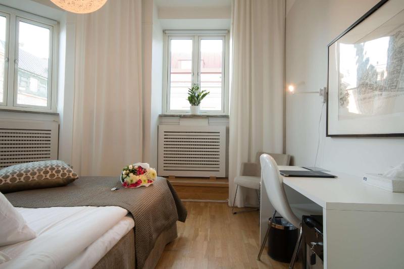 Standard Twin Room image 3