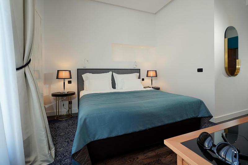 Executive Suite image 4
