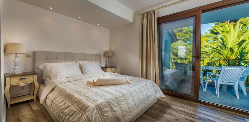 Superior Double Room with Garden View image 1
