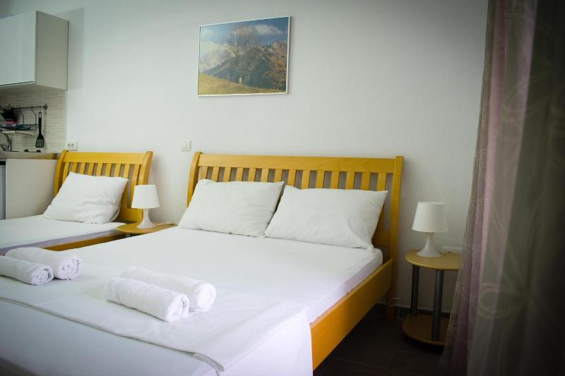 Deluxe Triple Room image 3