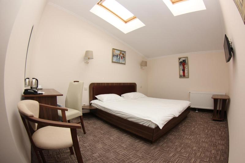 Double or Twin Room image 4