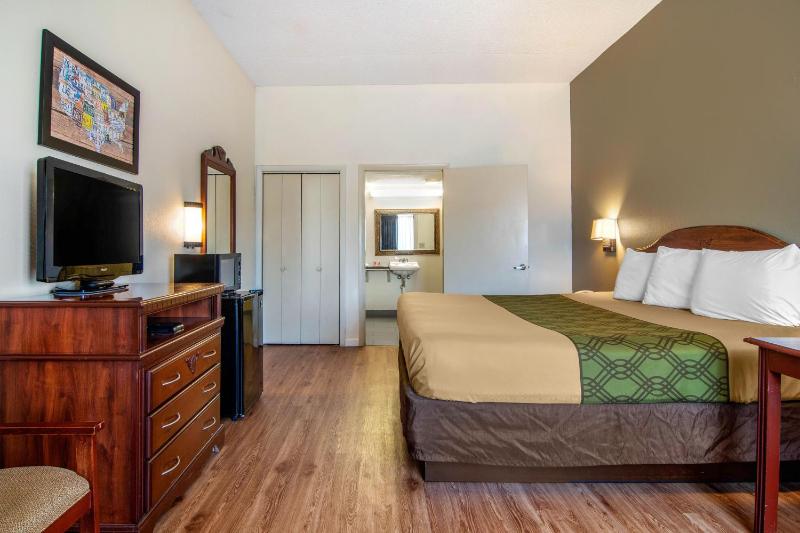 King Room - Disability Access/Smoking image 3