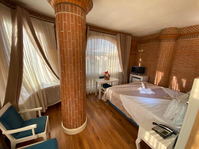 Deluxe Double Room image 2