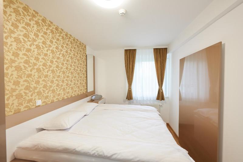 Park Apartment-Two bathrooms-AC in every room - image 7