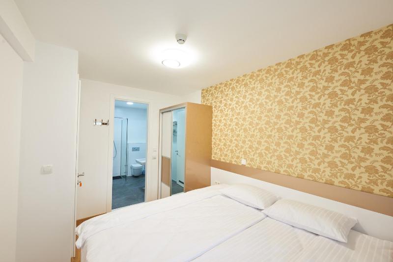 Park Apartment-Two bathrooms-AC in every room - image 9