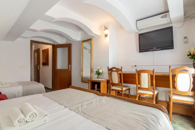 Triple Room image 3