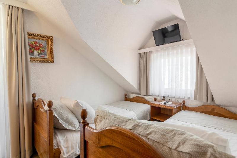 Comfort Family Room image 3