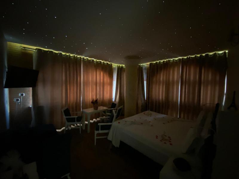Deluxe Suite image 3