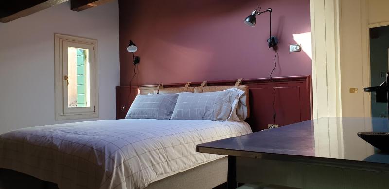 Small Double Room image 4