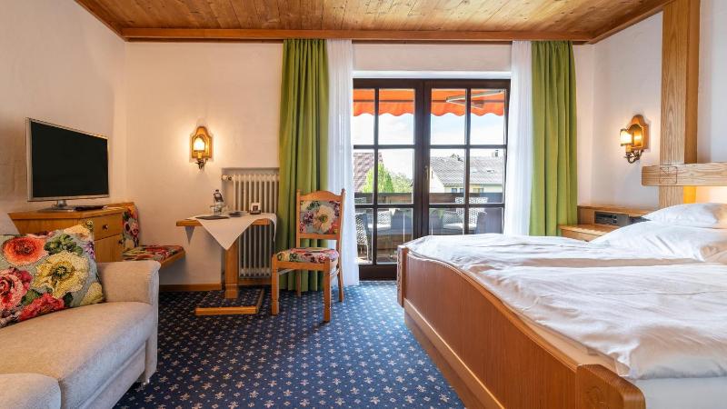 Deluxe Double Room with Balcony or Terrace image 4