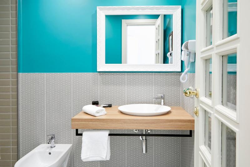 Standard Double or Twin Room image 4