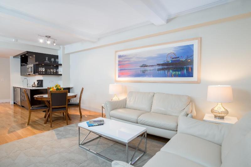 One-Bedroom King Suite image 3