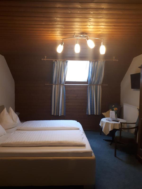 Budget Double Room with roof window image 3