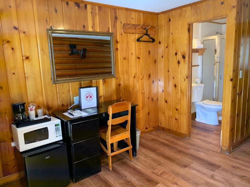 1 Queen - Cabin 16 image 4