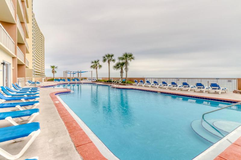 Apartment with Pool View  image 2