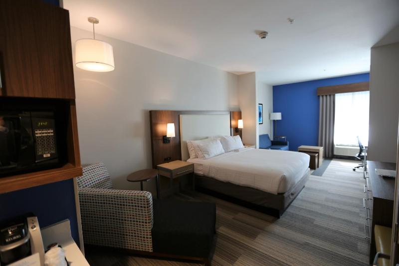 King Suite - Non-Smoking image 4