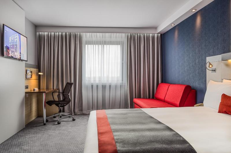 Standard Double Room with Sofa Bed and Free Hot Breakfast image 3