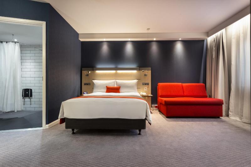 Standard Double Room with Free Hot Breakfast - Accessible image 3