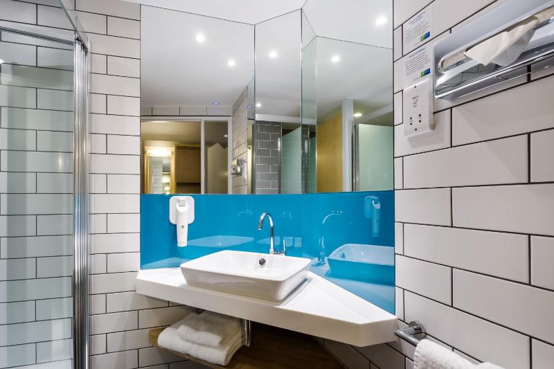 Standard Room with Free Hot Breakfast image 1