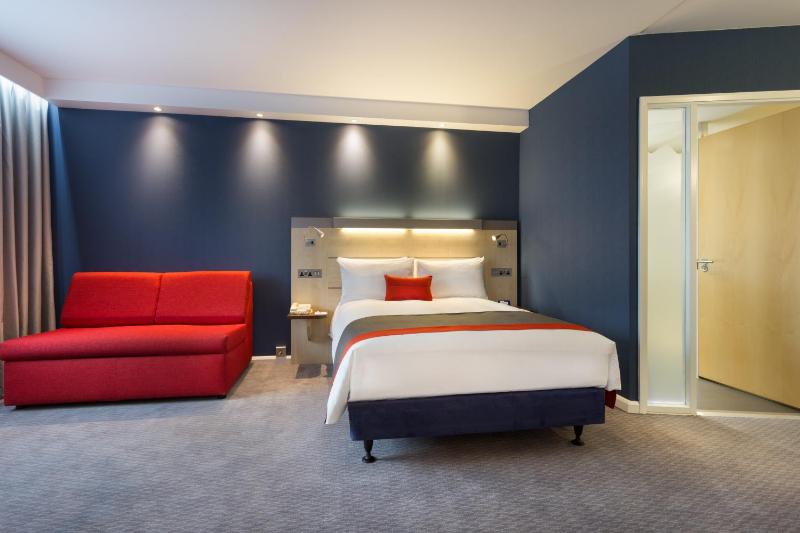 Standard Double Room with Sofa Bed and Free Hot Breakfast image 2