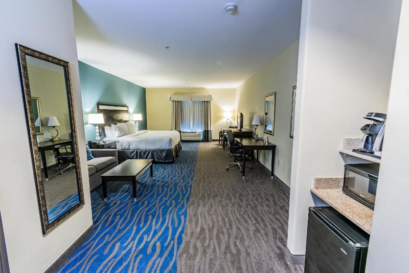 King Suite - Non-Smoking image 3